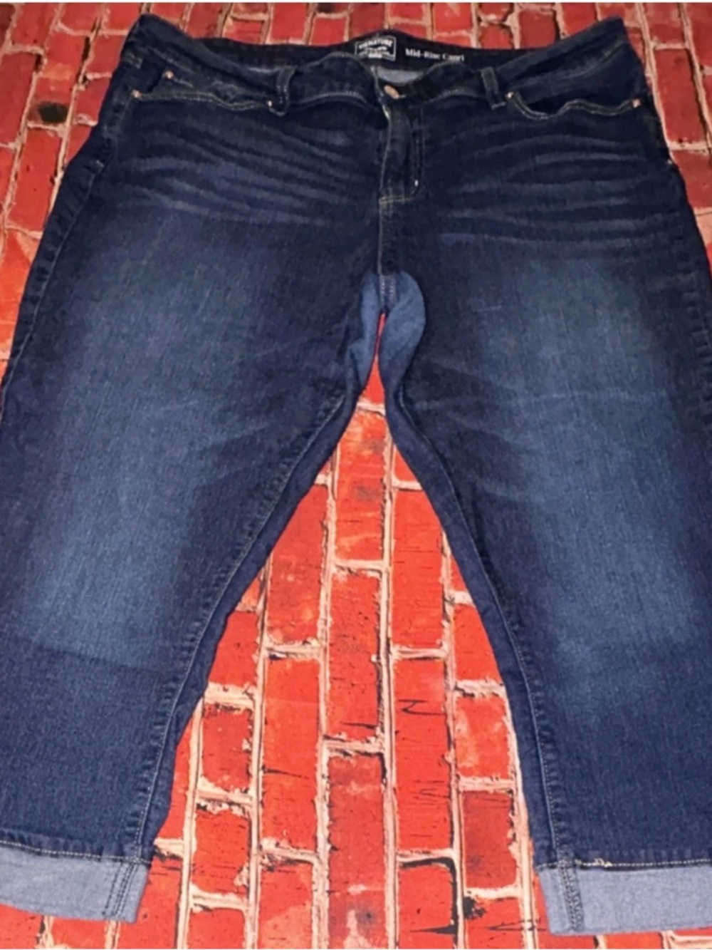 Signature by Levi Strauss & Co. Mid-Rise Capri Denim Pants Blue Cuffed Women